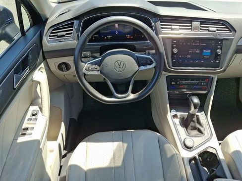 Used 2023 Volkswagen Tiguan SE w/ Panoramic Sunroof Package AWD/4WD image 12