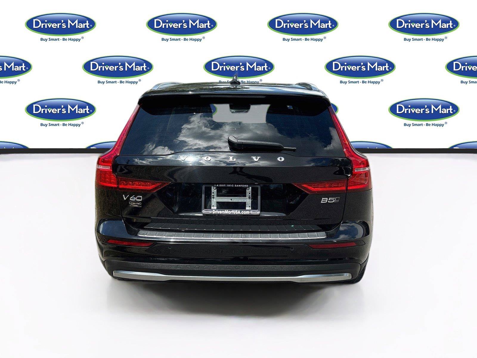 Used 2025 Volvo V60 B5 Cross Country Plus AWD/4WD image 6