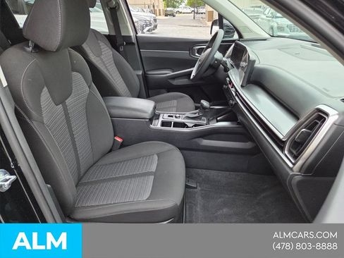 Used 2025 Kia Sorento LX FWD image 13