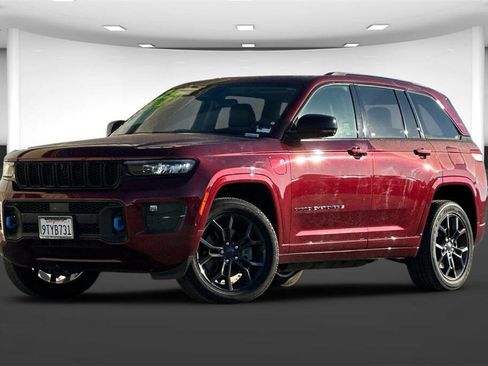 Used 2023 Jeep Grand Cherokee 30th Anniversary image 2