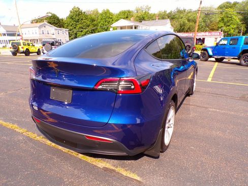 Used 2023 Tesla Model Y Long Range AWD/4WD image 10