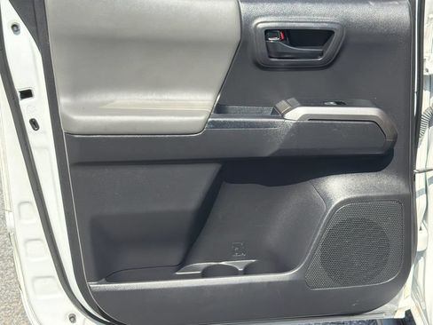 Used 2022 Toyota Tacoma SR5 w/ Technology Package RWD image 20