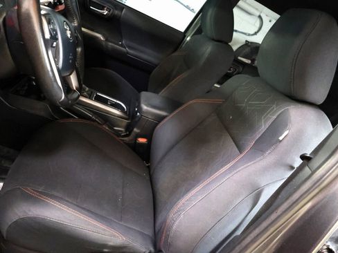 Used 2019 Toyota Tacoma TRD Off-Road image 9