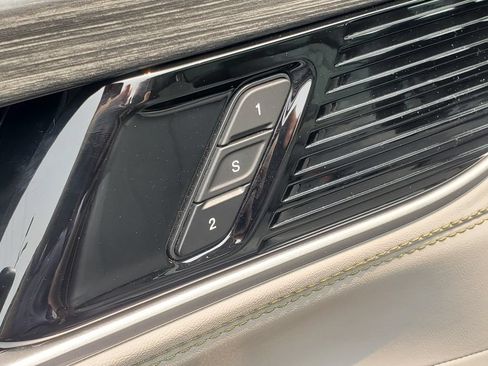 Used 2024 Jeep Wagoneer L Series III w/ Premium Group I AWD/4WD image 10