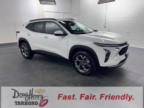 New 2025 Chevrolet Trax LT w/ Sunroof Package image 6