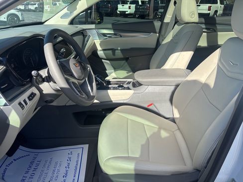 Used 2025 Cadillac XT5 Premium Luxury image 9