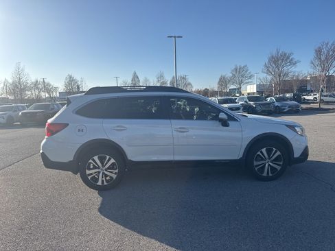 Used 2018 Subaru Outback 2.5i Limited w/ Popular Package #2 image 4