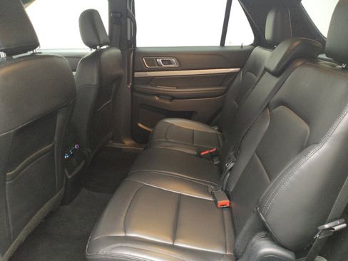 Used 2019 Ford Explorer XLT w/ Equipment Group 202A AWD/4WD image 18