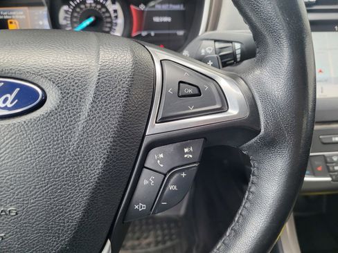 Used 2017 Ford Fusion SE w/ Fusion SE Technology Package image 27