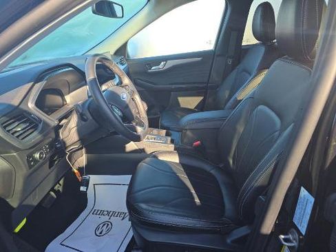 Used 2025 Ford Escape Platinum w/ Premium Technology Package image 6