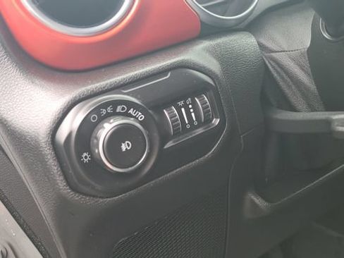 Used 2021 Jeep Wrangler Unlimited Rubicon w/ Dual Top Group AWD/4WD image 15