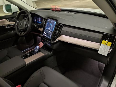 New 2025 Volvo XC90 T8 Core w/ Climate Package image 22