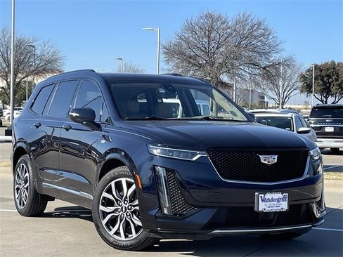 Used 2021 Cadillac XT6 Sport w/ Platinum Package image 2