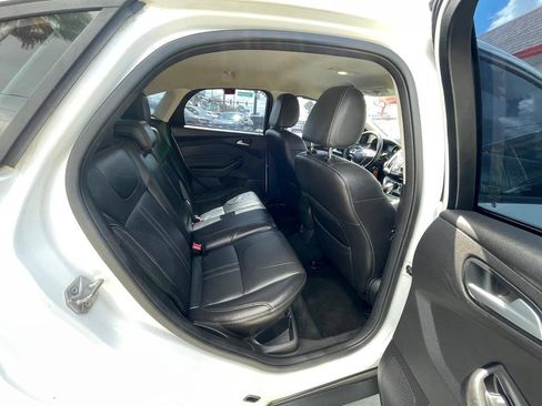 Used 2014 Ford Focus SE w/ Equipment Group 201A FWD image 5