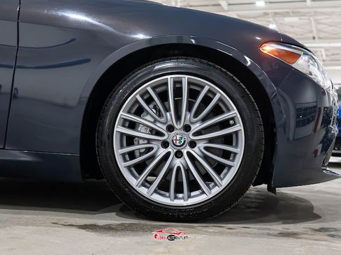 Used 2019 Alfa Romeo Giulia Ti w/ Quick Order Package 22Z Lusso RWD image 9