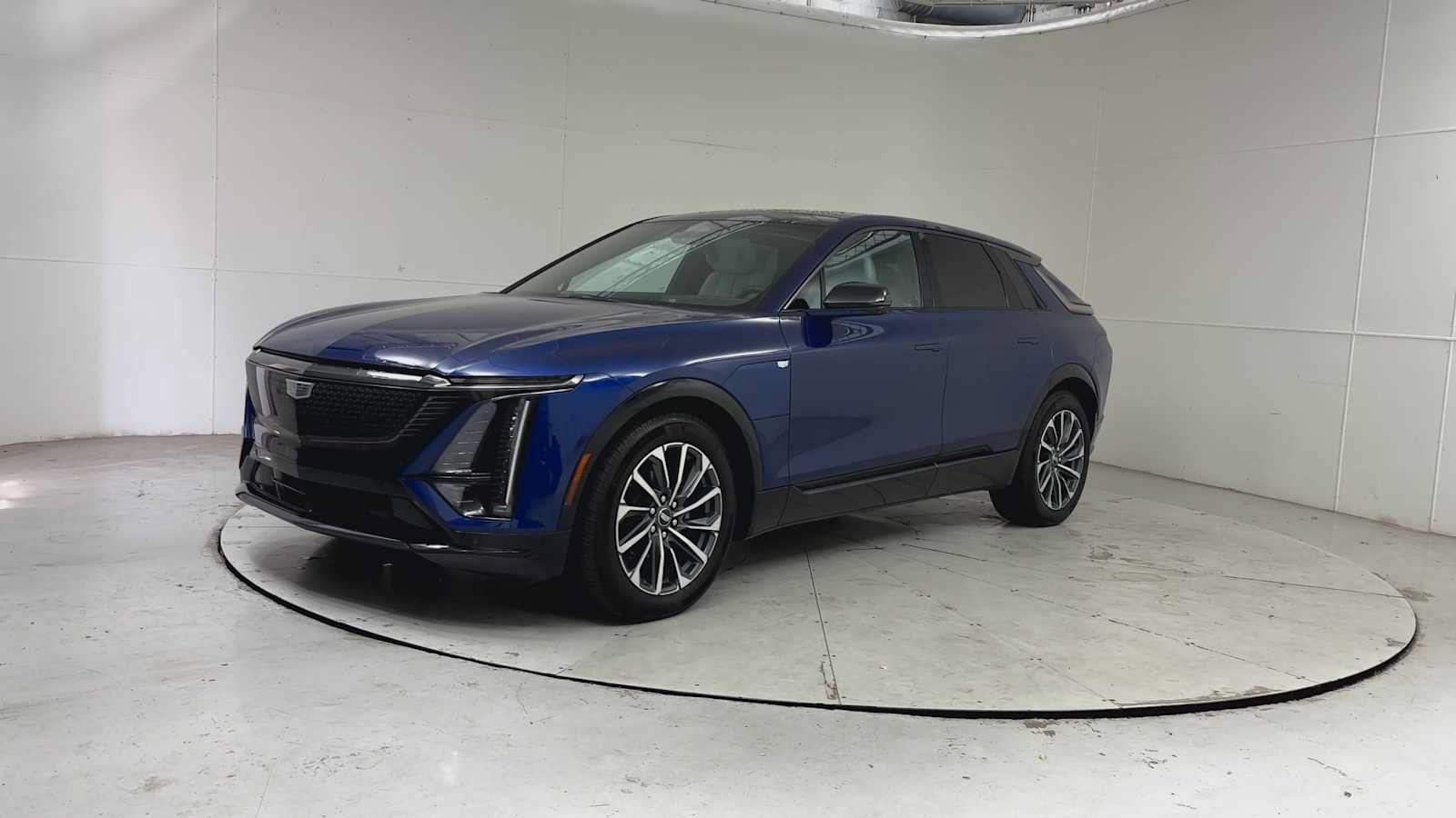 Used 2024 Cadillac Lyriq Sport w/ LPO, Floor Liner Package AWD/4WD image 4