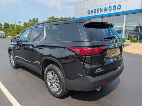 Used 2023 Chevrolet Traverse LT FWD image 3
