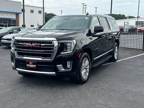 Used 2023 GMC Yukon XL SLT w/ SLT Luxury Package AWD/4WD image 2