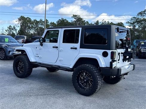 Used 2018 Jeep Wrangler Unlimited Sahara image 10