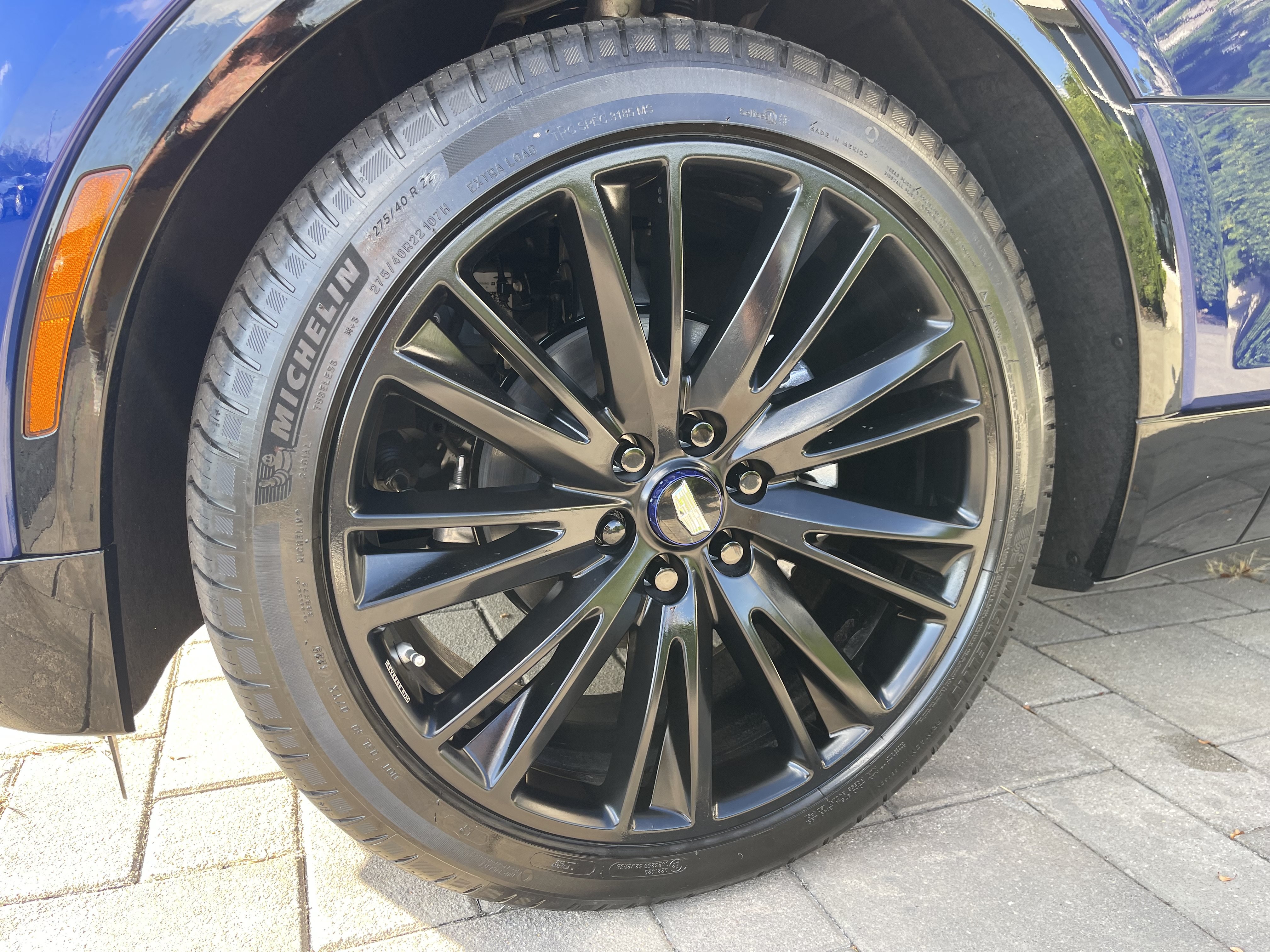 Used 2026 Cadillac Lyriq Premium Sport w/ LPO, Blue Accent Package AWD/4WD image 4