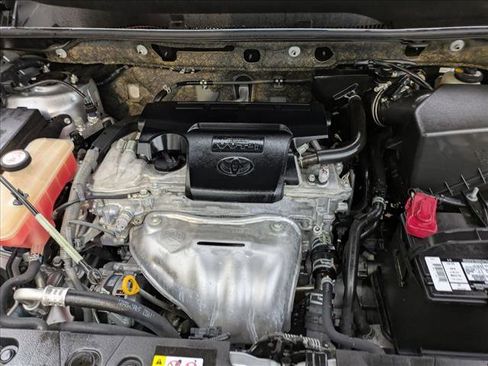 Used 2018 Toyota RAV4 LE image 21