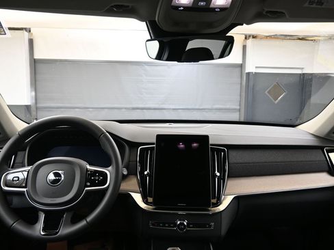 New 2026 Volvo XC90 B6 Plus w/ Protection Package Premier image 24