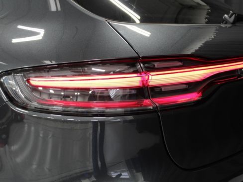 New 2026 Porsche Macan image 16