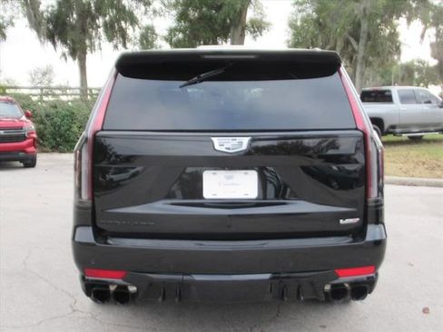 Used 2024 Cadillac Escalade ESV V w/ Heavy-Duty Trailer Package image 7