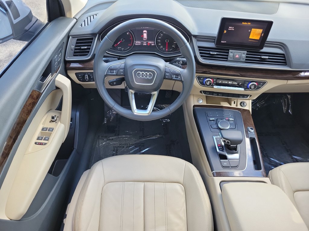 Used 2019 Audi Q5 2.0T Premium w/ Convenience Package AWD/4WD image 18