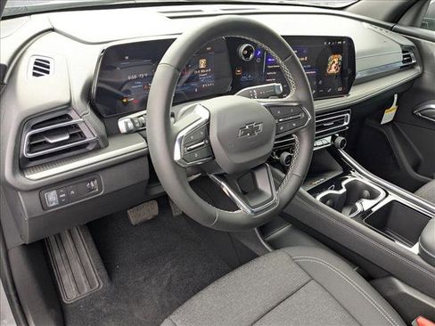 New 2026 Chevrolet Traverse LT w/ Midnight/Sport Edition image 3