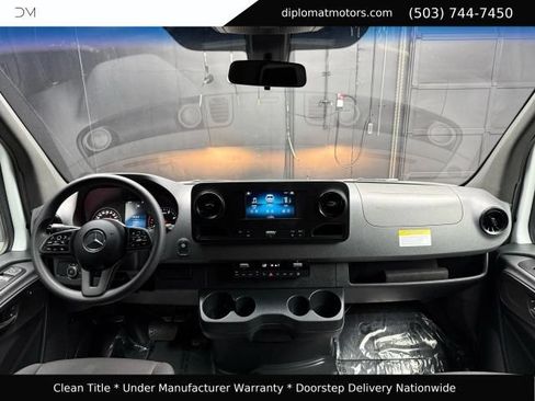 Used 2024 Mercedes-Benz Sprinter 2500 image 24