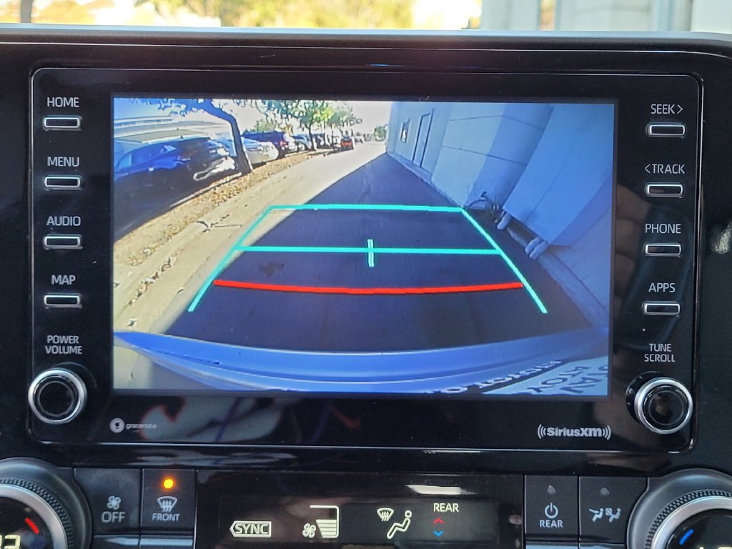 Used 2022 Toyota Highlander L FWD image 16