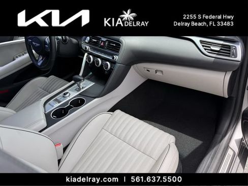 Used 2022 Genesis G70 2.0T w/ Prestige Package RWD image 9