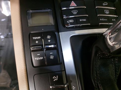 Used 2019 Porsche Macan AWD/4WD image 23