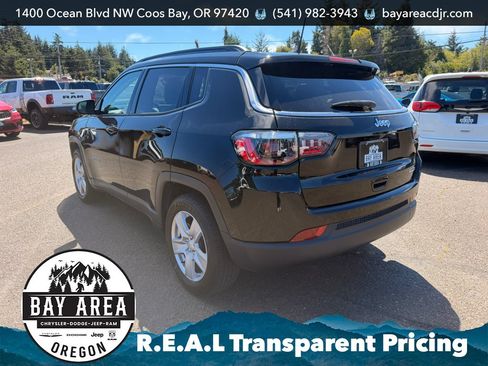 Used 2022 Jeep Compass Latitude FWD image 9