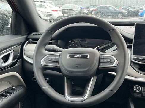 Used 2025 Jeep Compass Limited AWD/4WD image 29