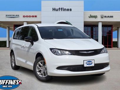 New 2025 Chrysler Voyager LX