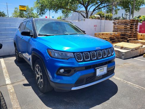 Used 2025 Jeep Compass Limited AWD/4WD image 3