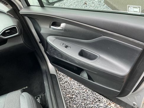 Used 2019 Hyundai Santa Fe SE image 20