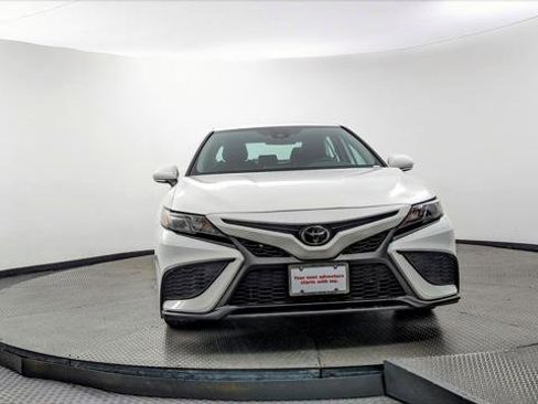 Used 2024 Toyota Camry SE image 12