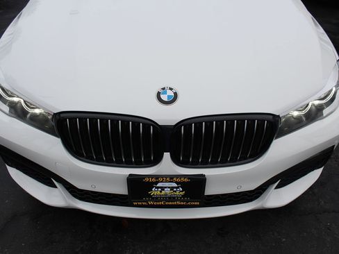 Used 2018 BMW 740i image 9