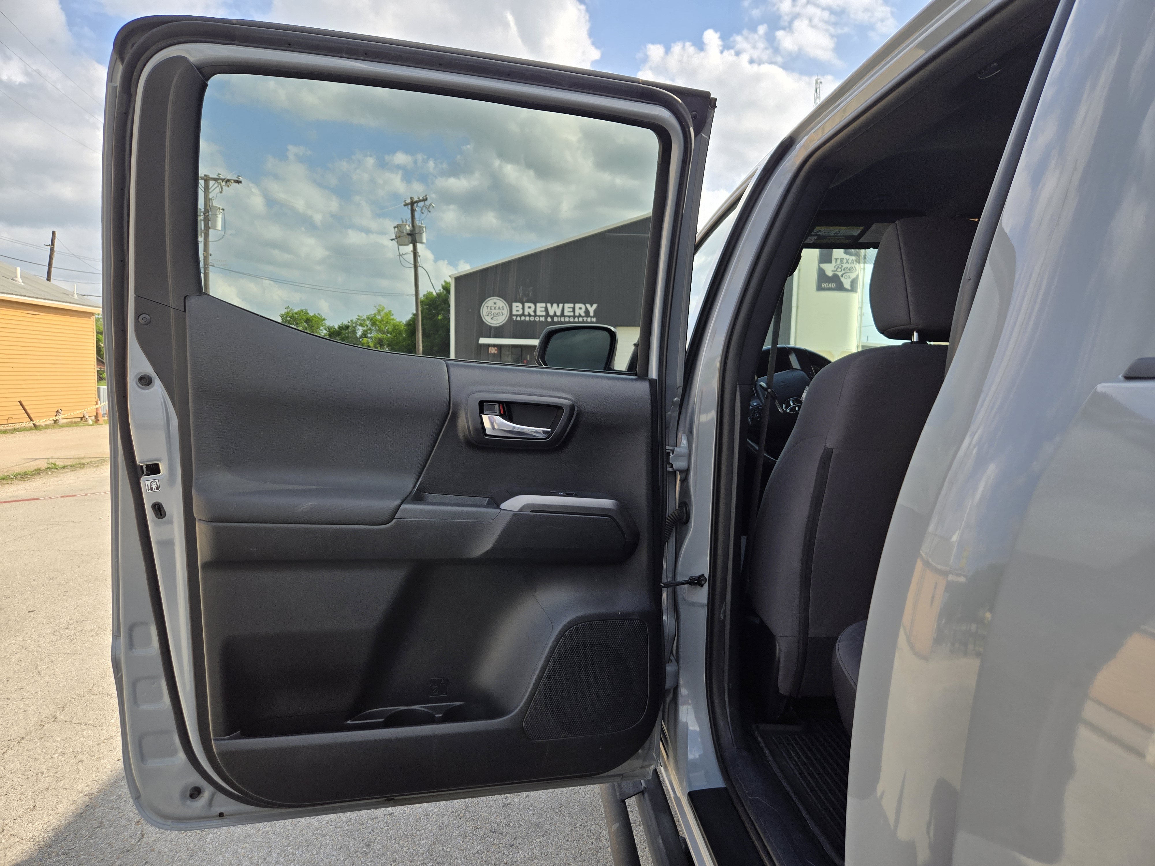 Used 2019 Toyota Tacoma TRD Off-Road AWD/4WD image 6