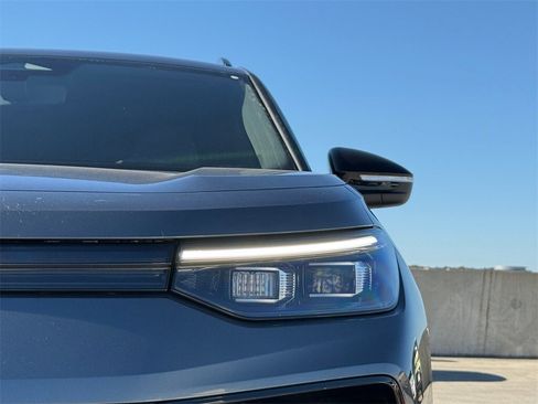 New 2026 Volkswagen Tiguan SE R-Line image 3