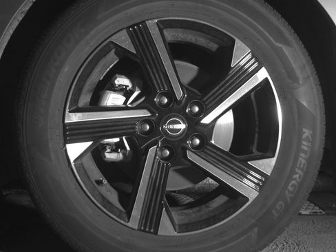 Used 2025 Nissan Sentra SV FWD image 12