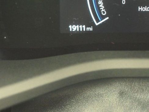 Used 2025 Toyota Camry LE image 13