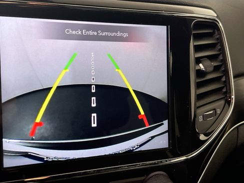 Used 2022 Jeep Grand Cherokee Limited image 14