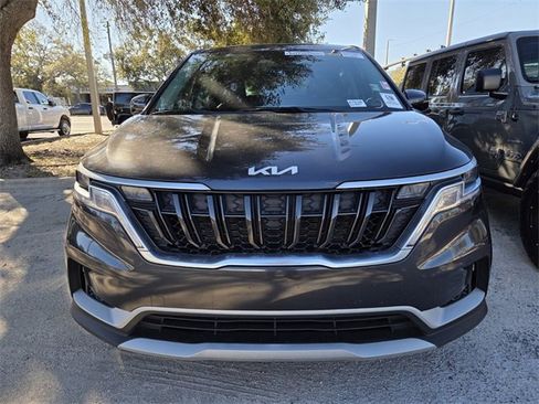 Used 2022 Kia Carnival LX image 2