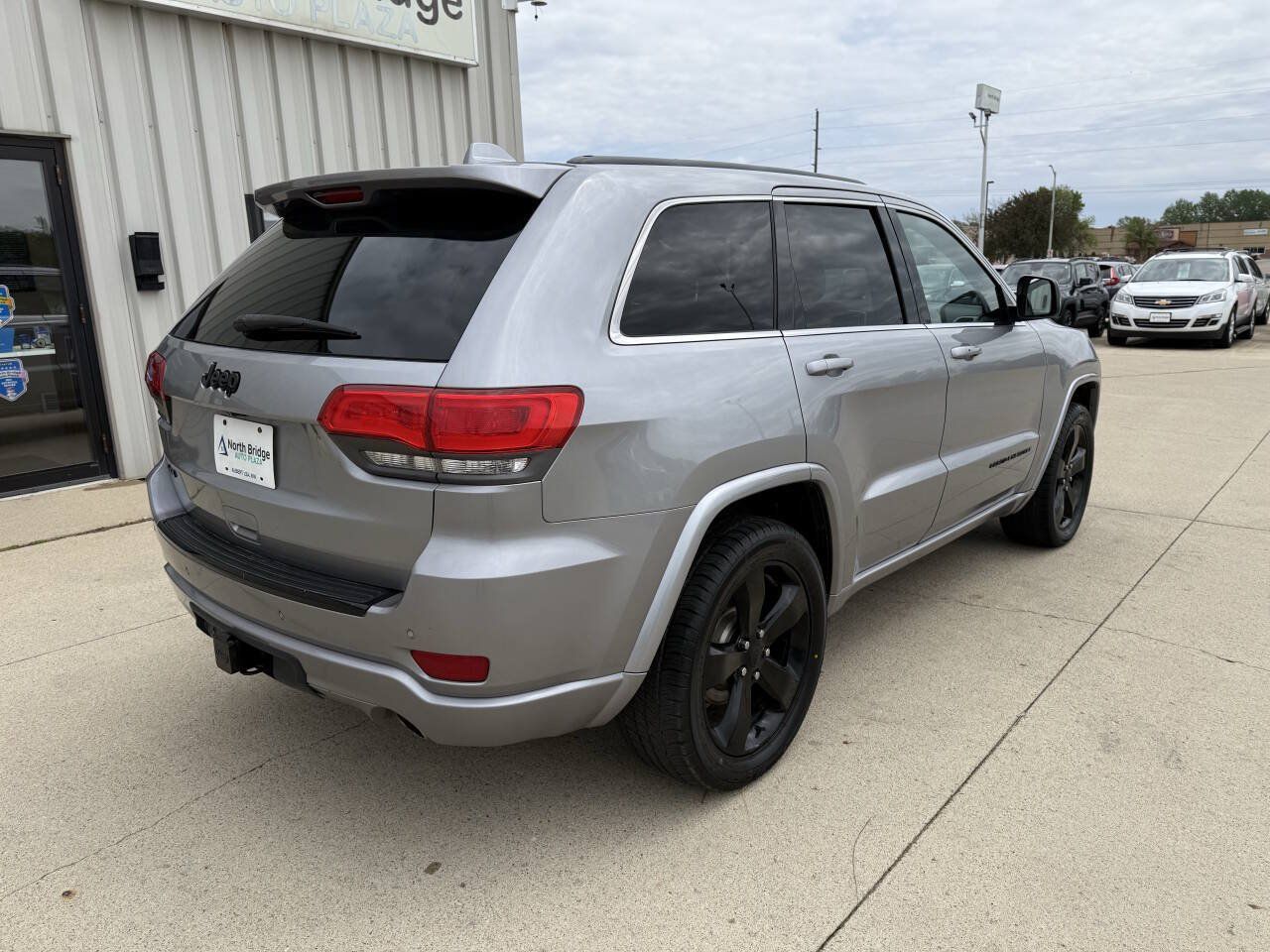 Used 2015 Jeep Grand Cherokee Altitude AWD/4WD image 4