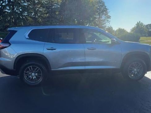 Used 2025 GMC Acadia Elevation image 9