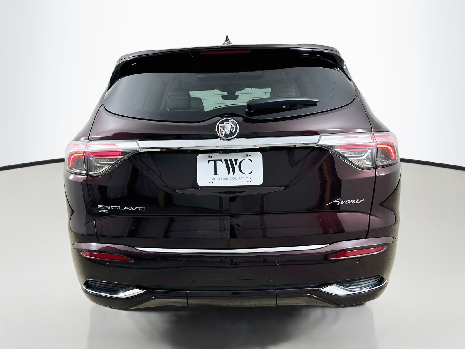 Used 2022 Buick Enclave Avenir w/ Avenir Technology Package AWD/4WD image 6